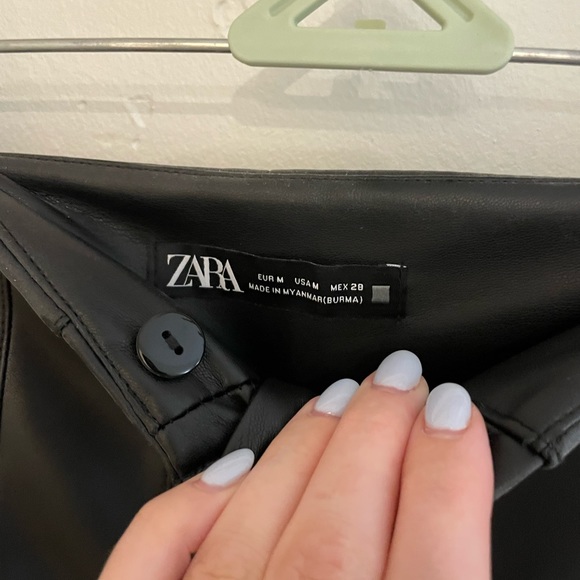 Zara high waisted leather pants - size medium - Picture 2 of 4